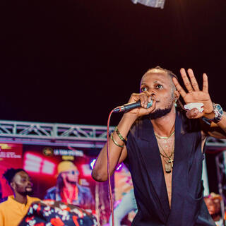 Beni Kinzumbi naza na kuiti | Boomplay Music